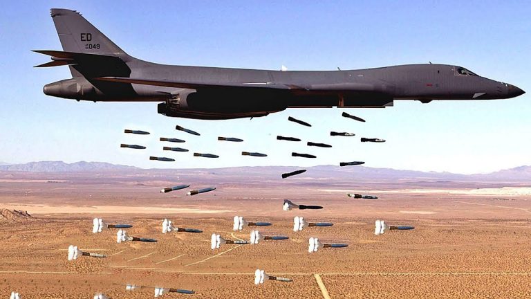 Бомбардировщики США B-1B Lancer начали удары по Сирии