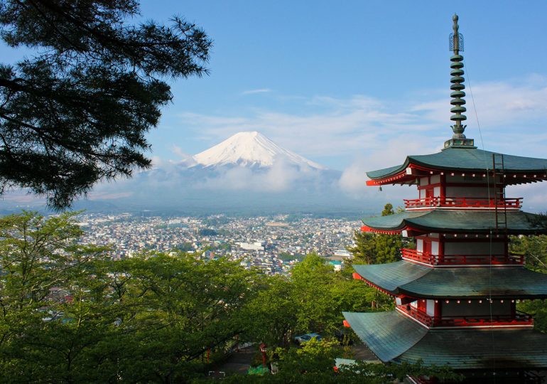 Туристи в Японії приносять інстаграмерів та сміття